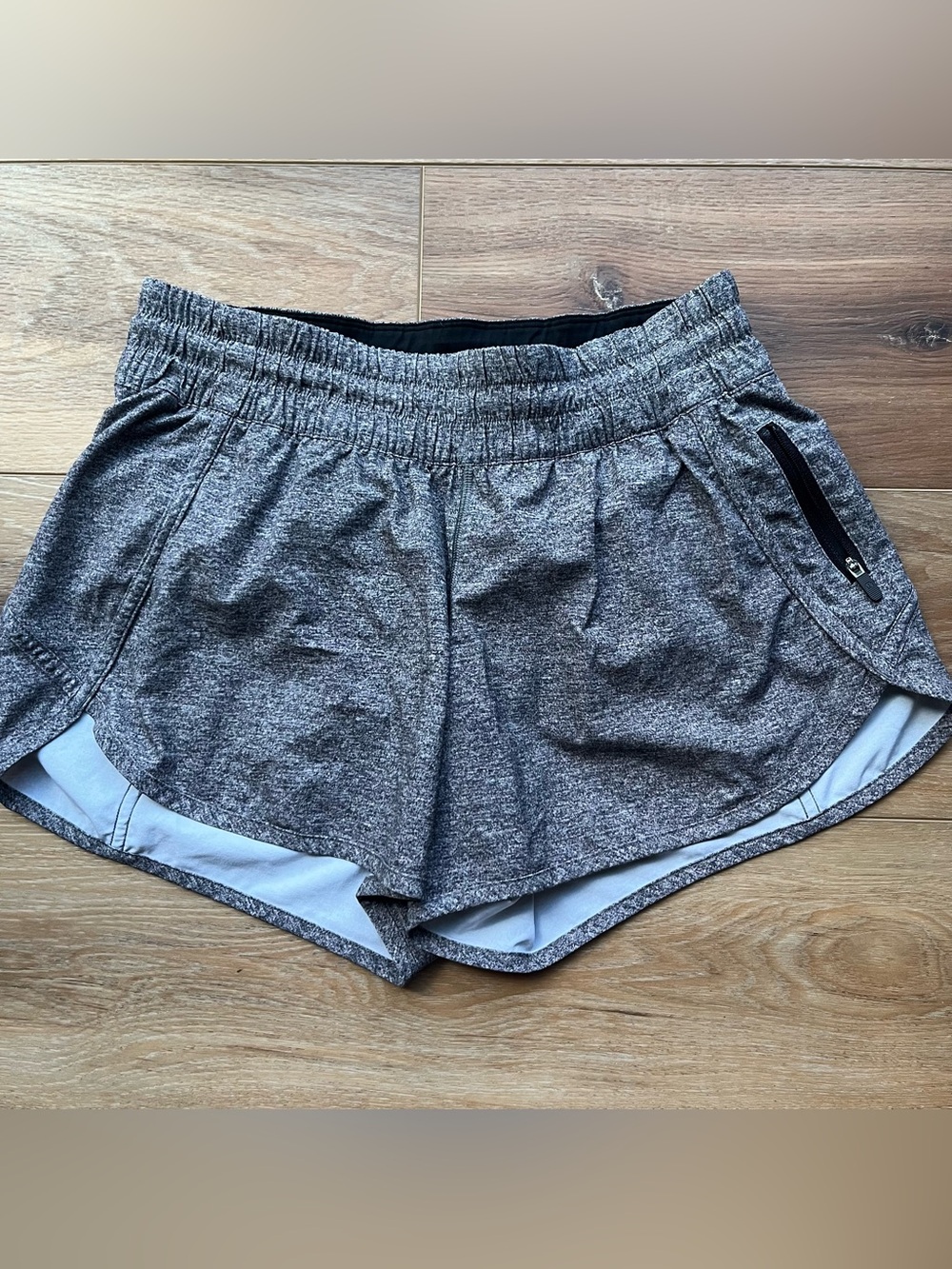 Lululemon Athletica W7AT8 tracker short V 4” tall gray lined running shorts 8